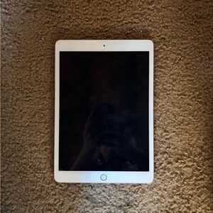 SOLD🪩| Ipad 7th generation